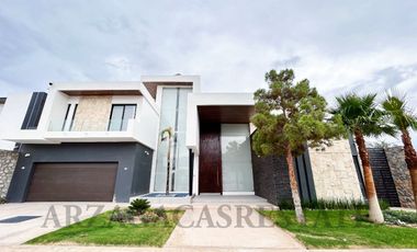 GRAN RESIDENCIA, TOTALMENTE EQUIPADA, DE LUJO EN VENTA, UBICACION PRIVILEGIADA