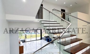 GRAN RESIDENCIA, TOTALMENTE EQUIPADA, DE LUJO EN VENTA, UBICACION PRIVILEGIADA