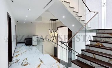 GRAN RESIDENCIA, TOTALMENTE EQUIPADA, DE LUJO EN VENTA, UBICACION PRIVILEGIADA