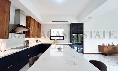 GRAN RESIDENCIA, TOTALMENTE EQUIPADA, DE LUJO EN VENTA, UBICACION PRIVILEGIADA