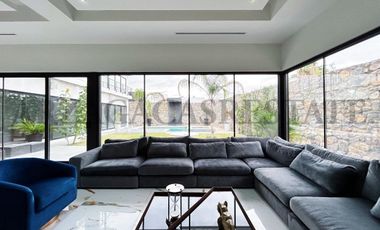 GRAN RESIDENCIA, TOTALMENTE EQUIPADA, DE LUJO EN VENTA, UBICACION PRIVILEGIADA