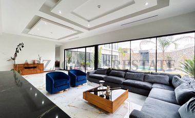 GRAN RESIDENCIA, TOTALMENTE EQUIPADA, DE LUJO EN VENTA, UBICACION PRIVILEGIADA