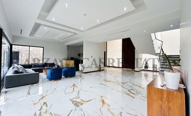 GRAN RESIDENCIA, TOTALMENTE EQUIPADA, DE LUJO EN VENTA, UBICACION PRIVILEGIADA