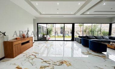 GRAN RESIDENCIA, TOTALMENTE EQUIPADA, DE LUJO EN VENTA, UBICACION PRIVILEGIADA