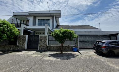 Dijual rumah modern minimalis 2 lantai, lokasi strategis, full furnish