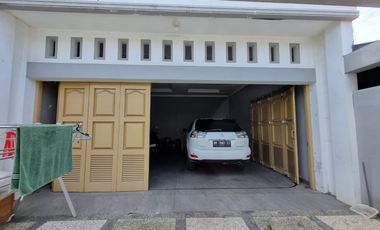 Dijual rumah modern minimalis 2 lantai, lokasi strategis, full furnish