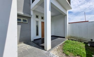 Dijual rumah modern minimalis 2 lantai, lokasi strategis, full furnish