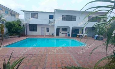 ALQUILO Casa amplia con otra casa atrás en medio piscina