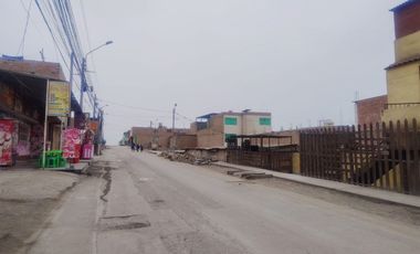 VENTA DE CASA EN ESQUINA DE 167M2 A CUADRA Y MEDIA DE LA PANAMERICANA NORTE