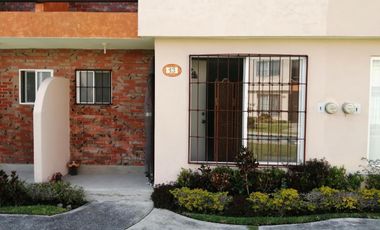 Casa en renta en condominio.