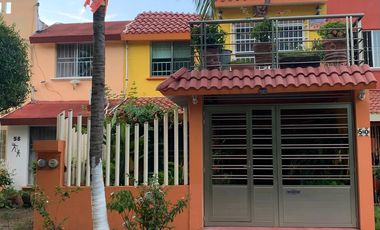 VENDO CASA EN LA 2DA SECCION DE SIGLO XXI