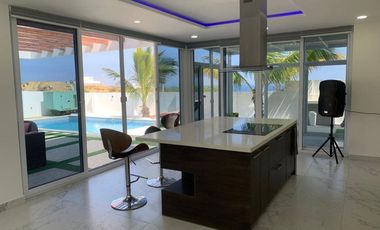 casa lujosa de venta en santa marianita manta B/L