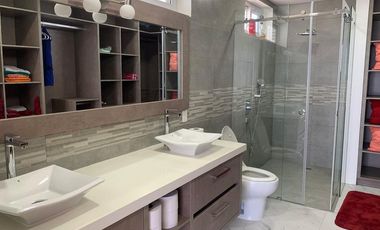 casa lujosa de venta en santa marianita manta B/L