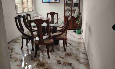 SE VENDE HERMOSA CASA RECIEN REMODELADA EN FUSAGASUGA.