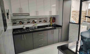 SE VENDE HERMOSA CASA RECIEN REMODELADA EN FUSAGASUGA.