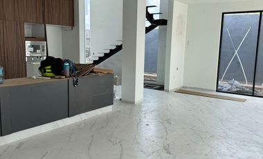 ROBLES RESIDENCIAL ( PROL MARIANO OTERO ) CASA DE ENSUEÑO LA MEJOR ZONA DE GDL