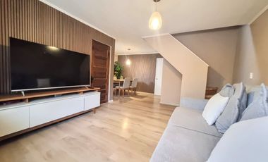 Impecable Casa Remodelada De Primer Nivel 3d/3b, Condominio!