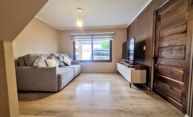 Impecable Casa Remodelada De Primer Nivel 3d/3b, Condominio!