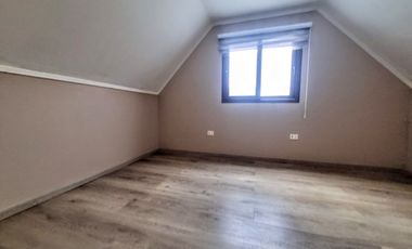 Impecable Casa Remodelada De Primer Nivel 3d/3b, Condominio!