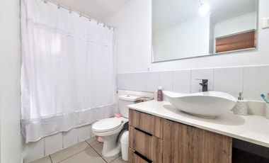 Impecable Casa Remodelada De Primer Nivel 3d/3b, Condominio!