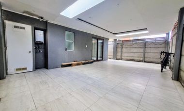 Impecable Casa Remodelada De Primer Nivel 3d/3b, Condominio!