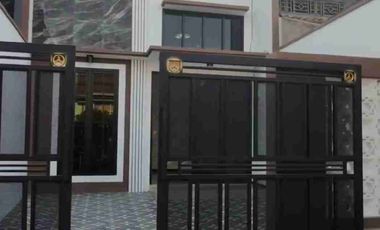 Rumah cantik Plafon tinggi wonsel Rungkut