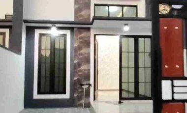 Rumah cantik Plafon tinggi wonsel Rungkut