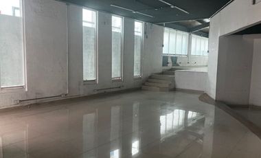 LOCAL COMERCIAL DE 272 M2, DENTRO DE UNA PLAZA SOBRE AVDA. TOLUCA