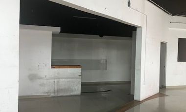 LOCAL COMERCIAL DE 272 M2, DENTRO DE UNA PLAZA SOBRE AVDA. TOLUCA