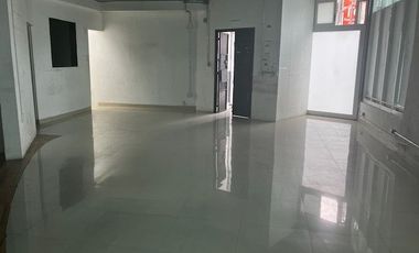 LOCAL COMERCIAL DE 272 M2, DENTRO DE UNA PLAZA SOBRE AVDA. TOLUCA