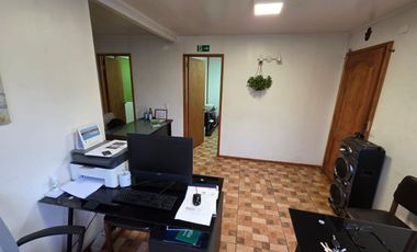 SE ARRIENDA AMPLIO TERRENO + CASA/OFICINA