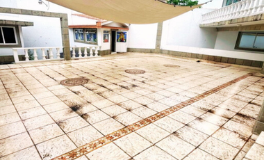 Casa en venta FUENTES DEL PEDREGAL  en cerrada y con jardín