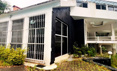 Casa en venta FUENTES DEL PEDREGAL  en cerrada y con jardín