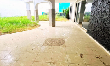 Casa en venta FUENTES DEL PEDREGAL  en cerrada y con jardín