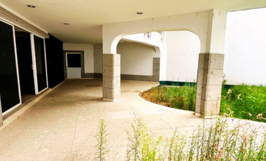 Casa en venta FUENTES DEL PEDREGAL  en cerrada y con jardín