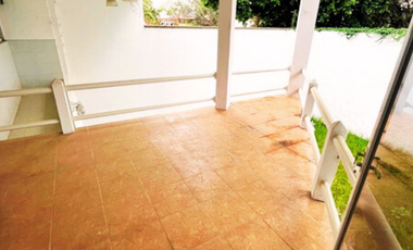 Casa en venta FUENTES DEL PEDREGAL  en cerrada y con jardín