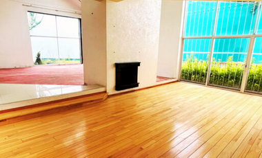 Casa en venta FUENTES DEL PEDREGAL  en cerrada y con jardín