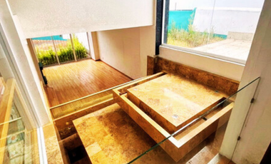 Casa en venta FUENTES DEL PEDREGAL  en cerrada y con jardín