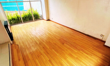 Casa en venta FUENTES DEL PEDREGAL  en cerrada y con jardín