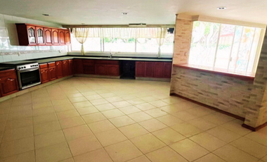 Casa en venta FUENTES DEL PEDREGAL  en cerrada y con jardín