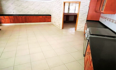 Casa en venta FUENTES DEL PEDREGAL  en cerrada y con jardín