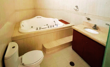 Casa en venta FUENTES DEL PEDREGAL  en cerrada y con jardín