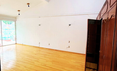 Casa en venta FUENTES DEL PEDREGAL  en cerrada y con jardín