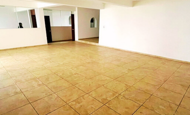 Casa en venta FUENTES DEL PEDREGAL  en cerrada y con jardín