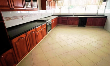 Casa en venta FUENTES DEL PEDREGAL  en cerrada y con jardín