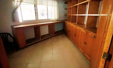 Casa en venta FUENTES DEL PEDREGAL  en cerrada y con jardín