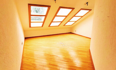 Casa en venta FUENTES DEL PEDREGAL  en cerrada y con jardín