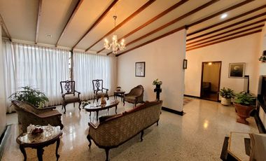 SE ARRIENDA CASA COMERCIAL EN LA CRA 7 CERCA AL LAGO, VIA PRINCIPAL.