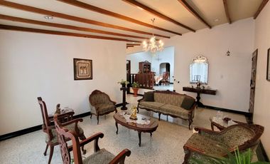 SE ARRIENDA CASA COMERCIAL EN LA CRA 7 CERCA AL LAGO, VIA PRINCIPAL.