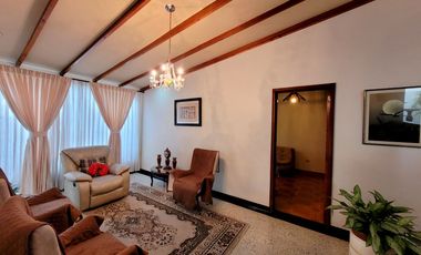 SE ARRIENDA CASA COMERCIAL EN LA CRA 7 CERCA AL LAGO, VIA PRINCIPAL.